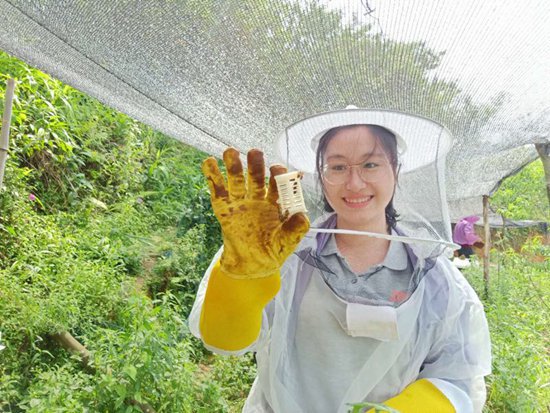 黄文秀在工作中。北京师范大学供图
